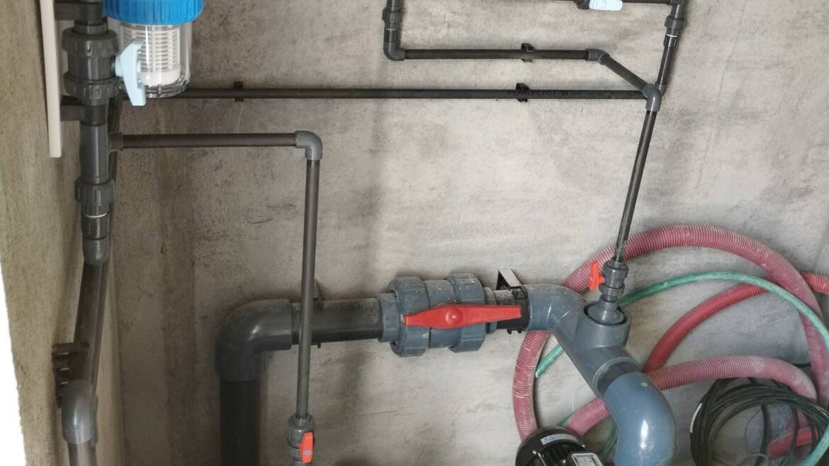 Llevar bombas y cloradores de zona subterránea a cota 0